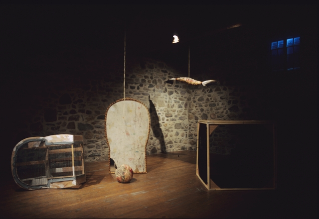 La maison de pierre, installation de Diane T. Tremblay maison1.jpg